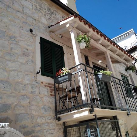 Perfectly Located Cherry Stone House Split Buitenkant foto