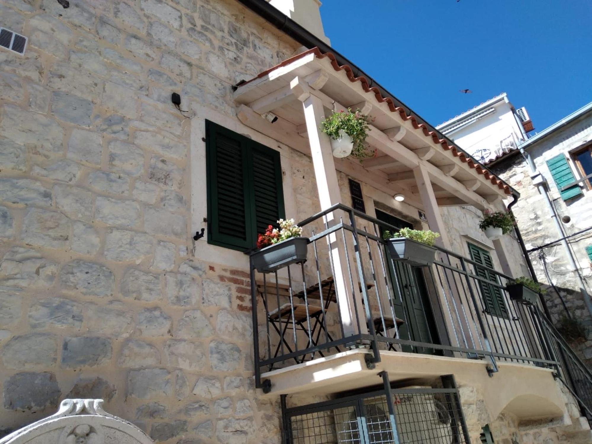 Perfectly Located Cherry Stone House Split Buitenkant foto
