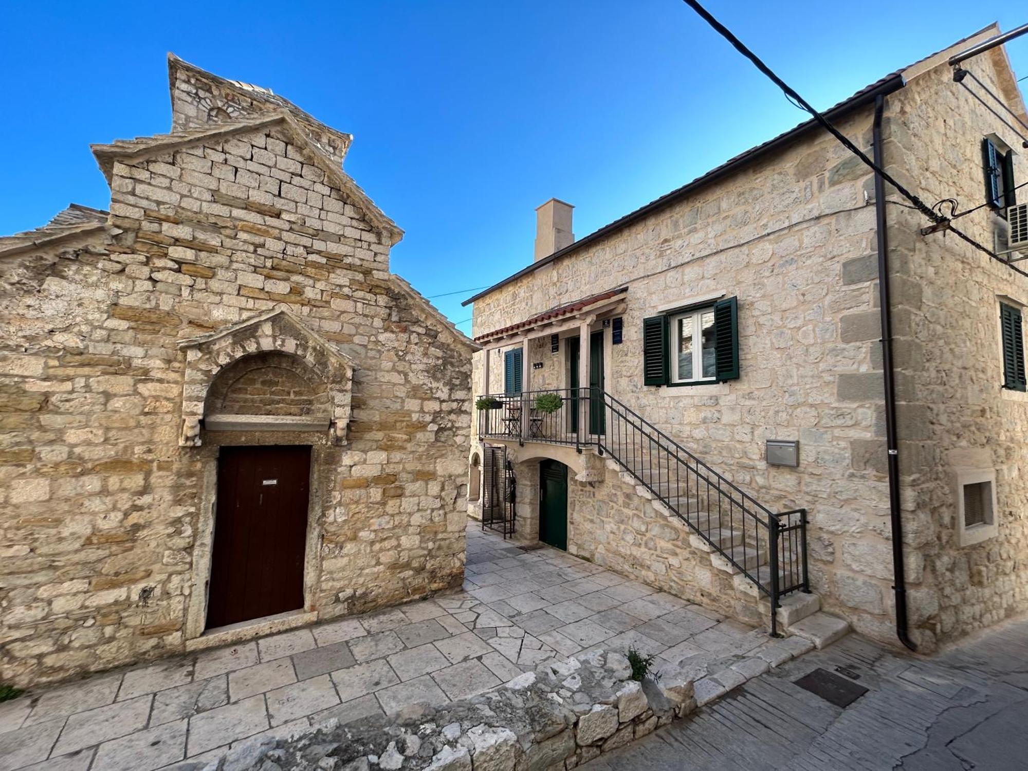 Perfectly Located Cherry Stone House Split Buitenkant foto