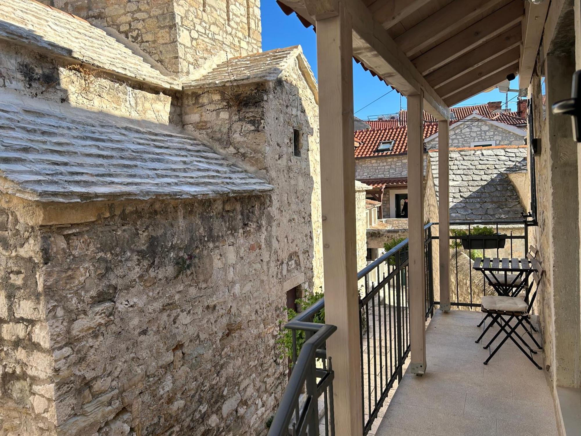 Perfectly Located Cherry Stone House Split Buitenkant foto